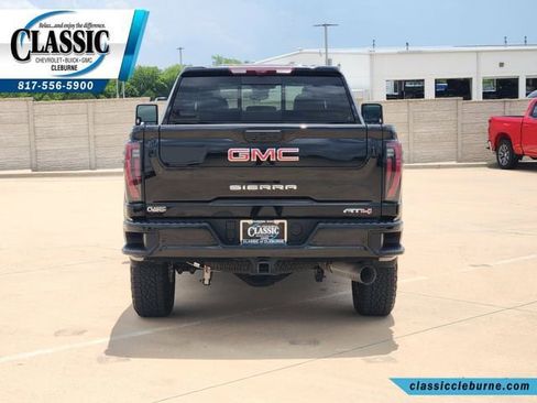 Used 2025 GMC Sierra 2500 AT4 w/ Technology Package AWD/4WD image 9