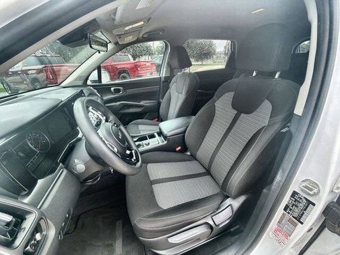 Used 2023 Kia Sorento LX FWD image 18