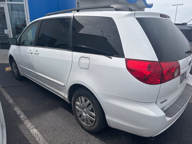 Used 2009 Toyota Sienna LE FWD image 2