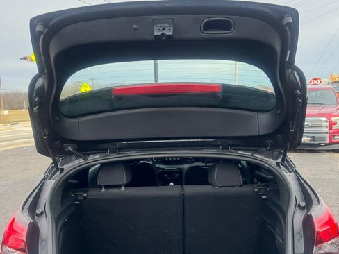 Used 2019 Hyundai Veloster Turbo R-Spec image 9