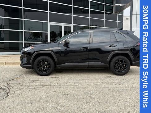 Used 2020 Toyota RAV4 LE FWD image 6