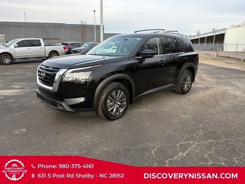 Certified 2025 Nissan Pathfinder SV image 2