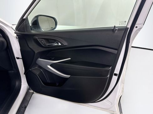 Used 2025 Chevrolet Trax RS w/ Driver Confidence Package FWD image 30