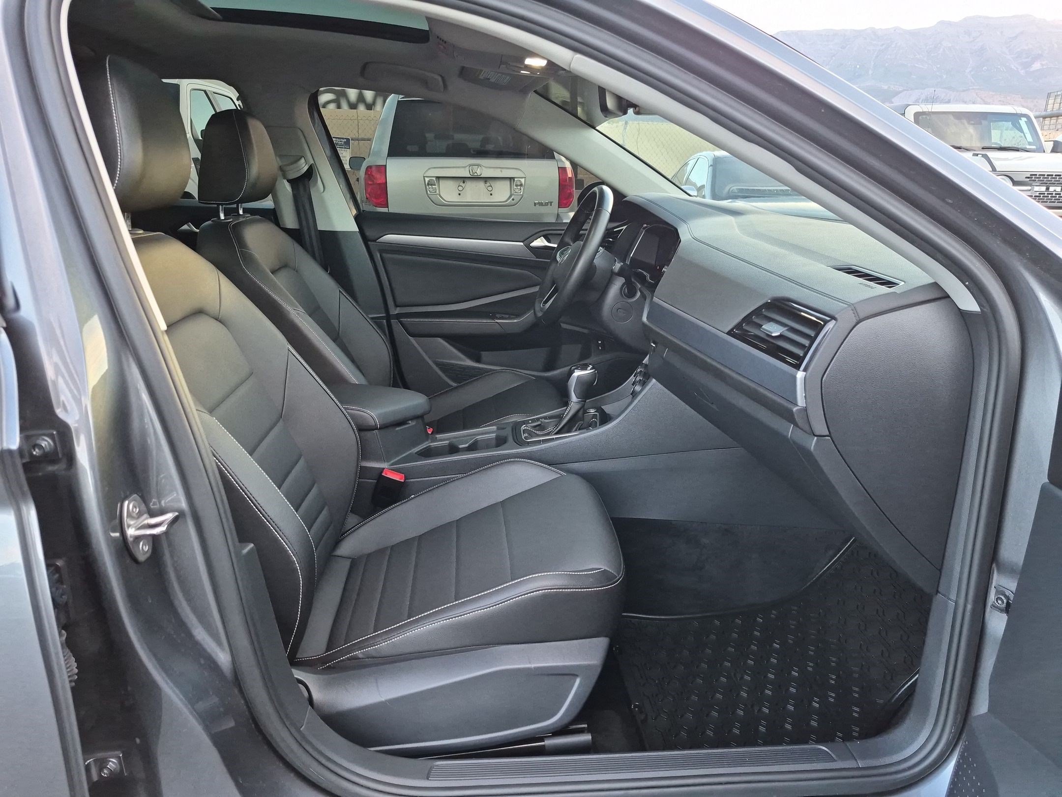 Used 2024 Volkswagen Jetta SE FWD image 34
