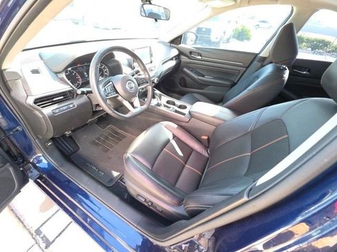 Used 2021 Nissan Altima 2.5 SR w/ SR Premium Package image 12