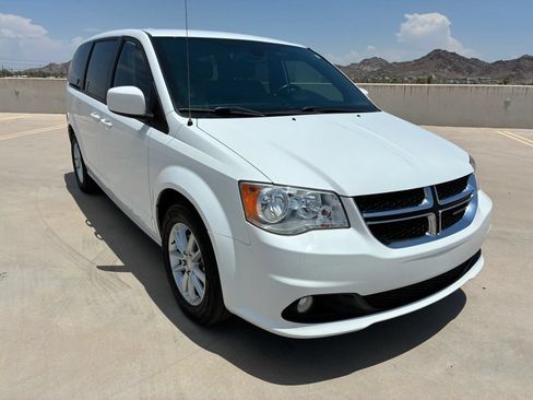 Used 2020 Dodge Grand Caravan SE FWD image 4