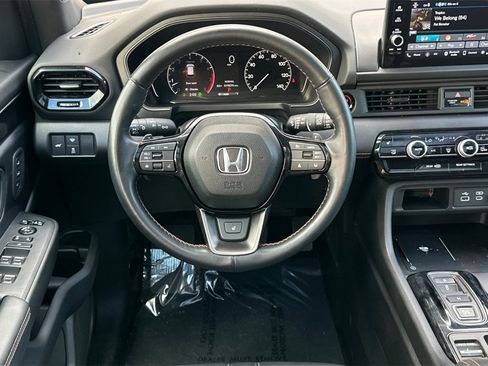 Used 2025 Honda Pilot TrailSport image 16