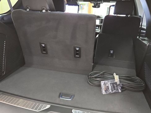 Used 2024 GMC Yukon Denali w/ Denali Reserve Package image 19