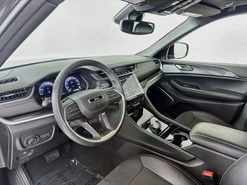 Used 2022 Jeep Grand Cherokee Altitude AWD/4WD image 4
