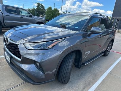 Used 2022 Toyota Highlander XLE