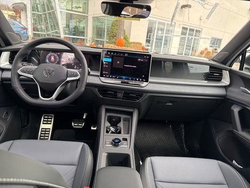 New 2026 Volkswagen Tiguan SE R-Line image 34