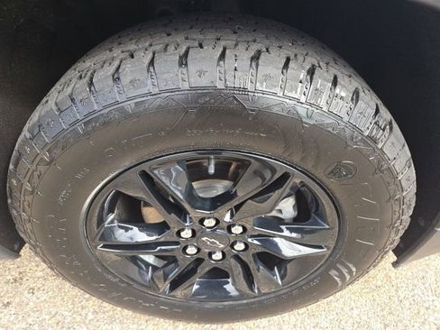 Used 2023 Chevrolet Traverse LT w/ Midnight/Sport Edition image 9