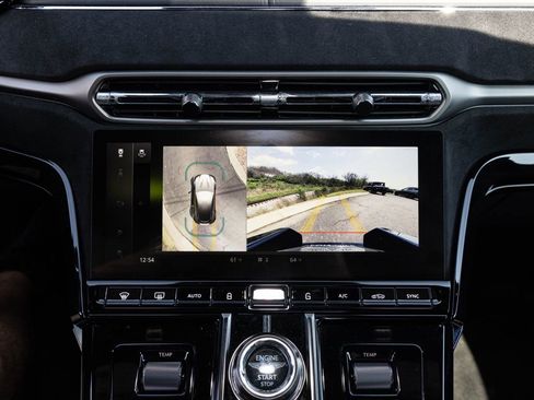Used 2025 Aston Martin V8 Vantage Coupe RWD image 39