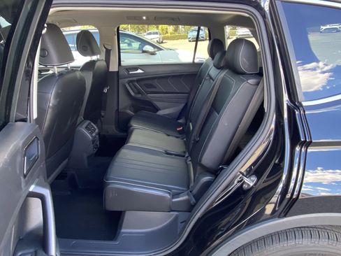 Used 2022 Volkswagen Tiguan SE w/ Panoramic Sunroof Package FWD image 29