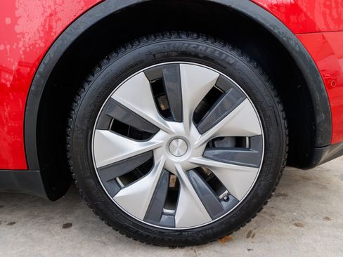 Used 2021 Tesla Model Y 2WD image 12