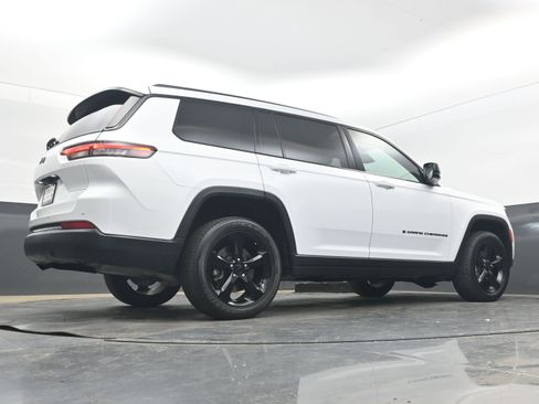 Used 2024 Jeep Grand Cherokee L Laredo image 24