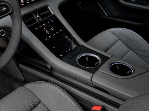 Used 2020 Porsche Taycan Turbo S image 25