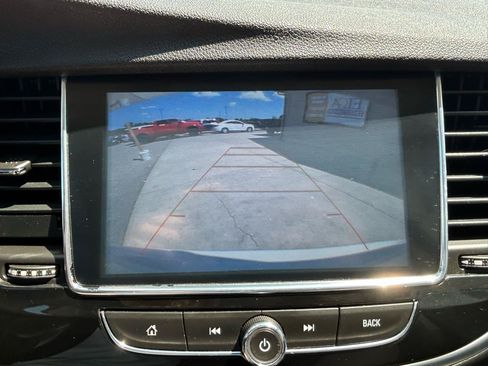 Used 2021 Buick Encore Preferred AWD/4WD image 23