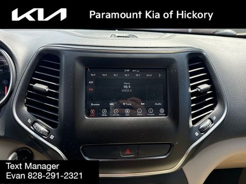Used 2019 Jeep Cherokee Latitude w/ Popular Appearance Group AWD/4WD image 12