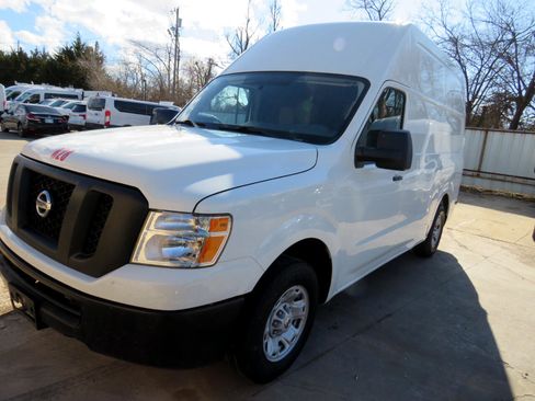 Used 2020 Nissan NV 2500 SV image 1