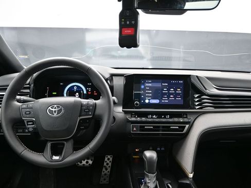 Used 2025 Toyota Camry SE w/ Convenience Package image 19