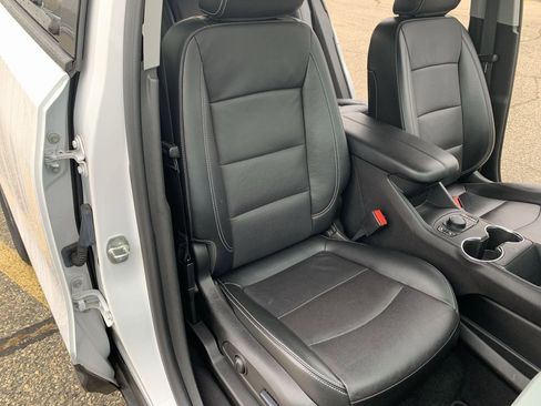 Certified 2024 GMC Terrain SLT image 19