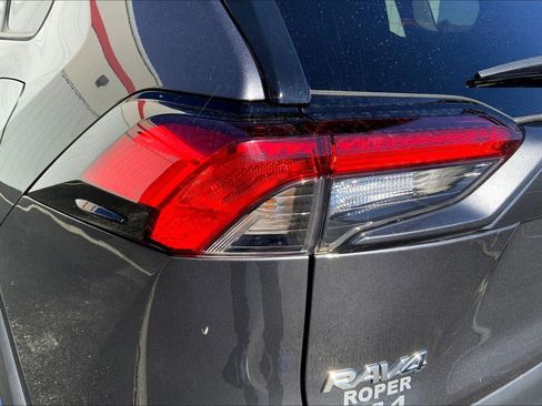 Used 2022 Toyota RAV4 LE image 27