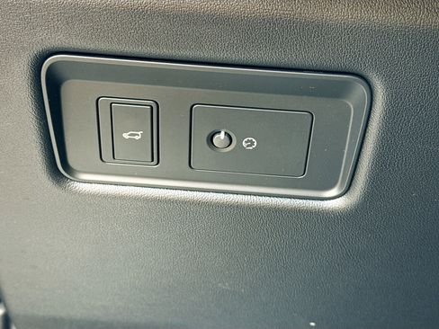 Used 2022 Land Rover Range Rover Sport SVR image 35