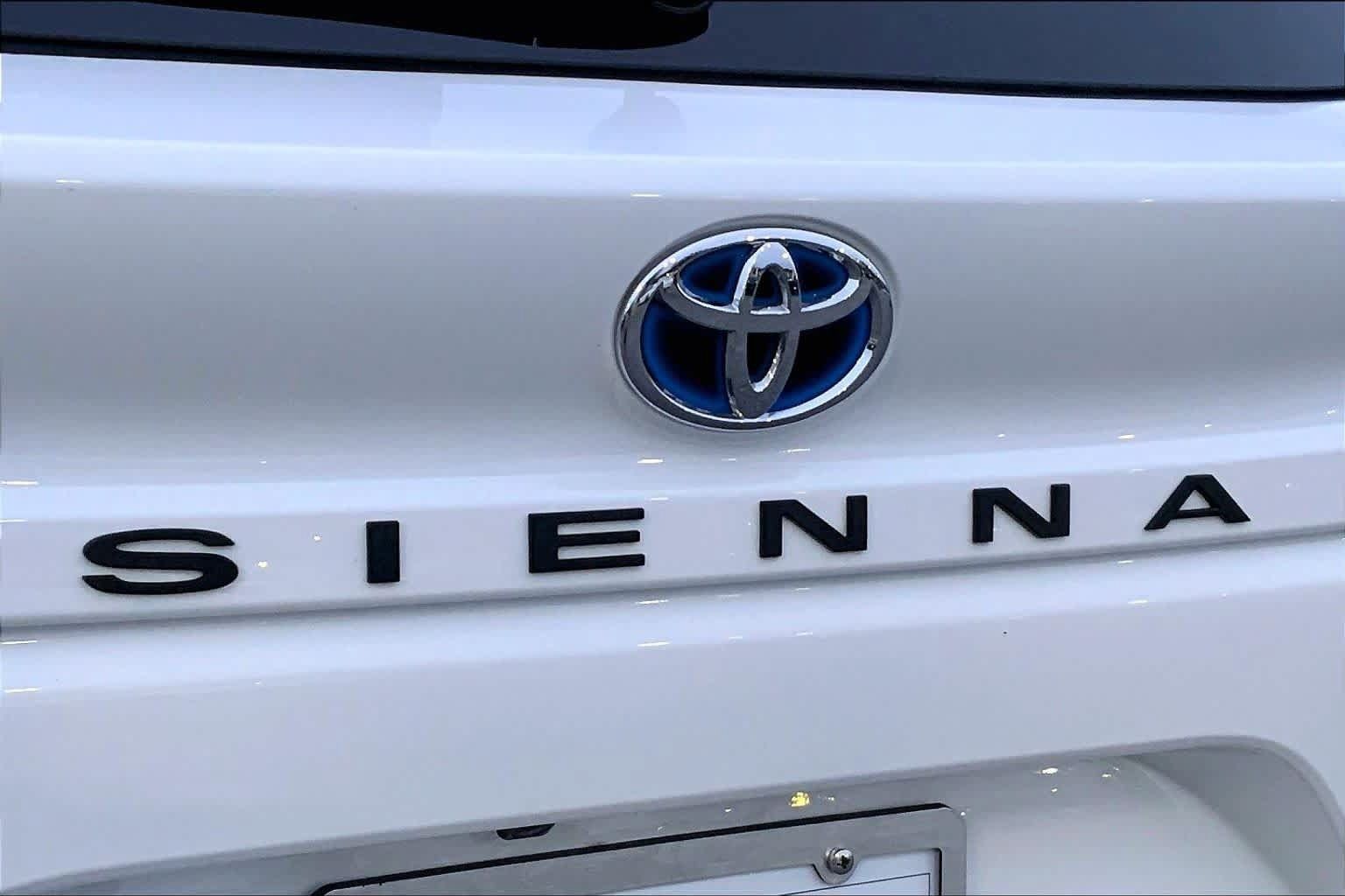 Used 2022 Toyota Sienna LE FWD image 28