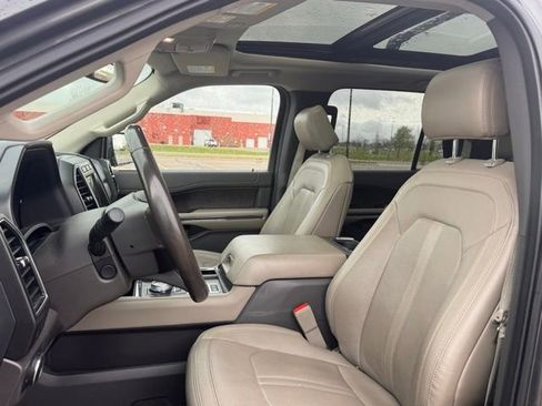 Used 2019 Ford Expedition Limited w/ Equipment Group 302A AWD/4WD image 7