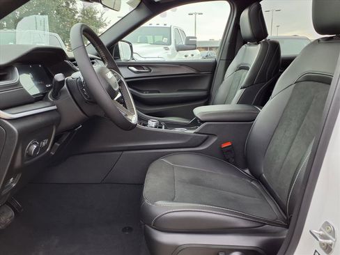 New 2025 Jeep Grand Cherokee L Altitude RWD image 8