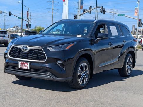 Used 2024 Toyota Highlander XLE image 12