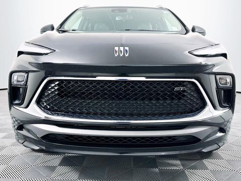 Used 2024 Buick Encore GX Sport Touring image 3