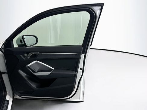 Used 2025 Audi Q3 2.0T Premium image 33