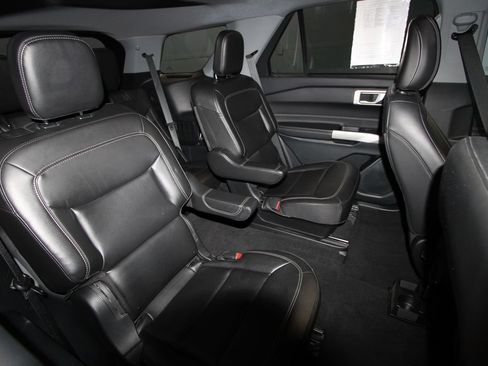 Used 2024 Ford Explorer XLT w/ Equipment Group 202A AWD/4WD image 24