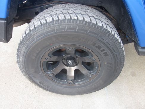 Used 2014 Jeep Wrangler Unlimited Sahara w/ Dual Top Group image 7