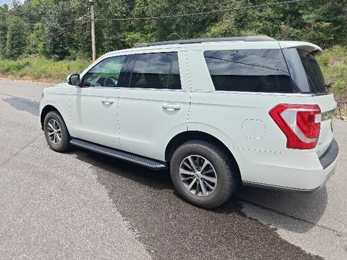 Used 2020 Ford Expedition XLT w/ Equipment Group 202A AWD/4WD image 4