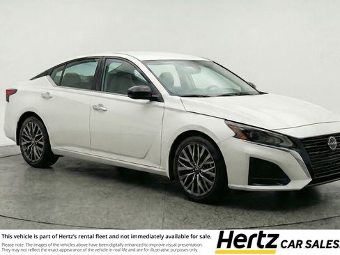 Used 2025 Nissan Altima 2.5 SV FWD image 1