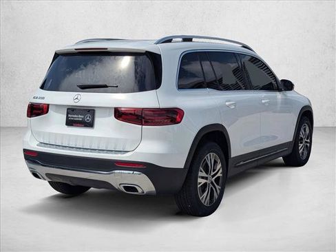 Used 2026 Mercedes-Benz GLB 250 image 2