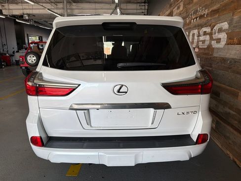 Used 2019 Lexus LX 570 4WD w/ Luxury Package image 8