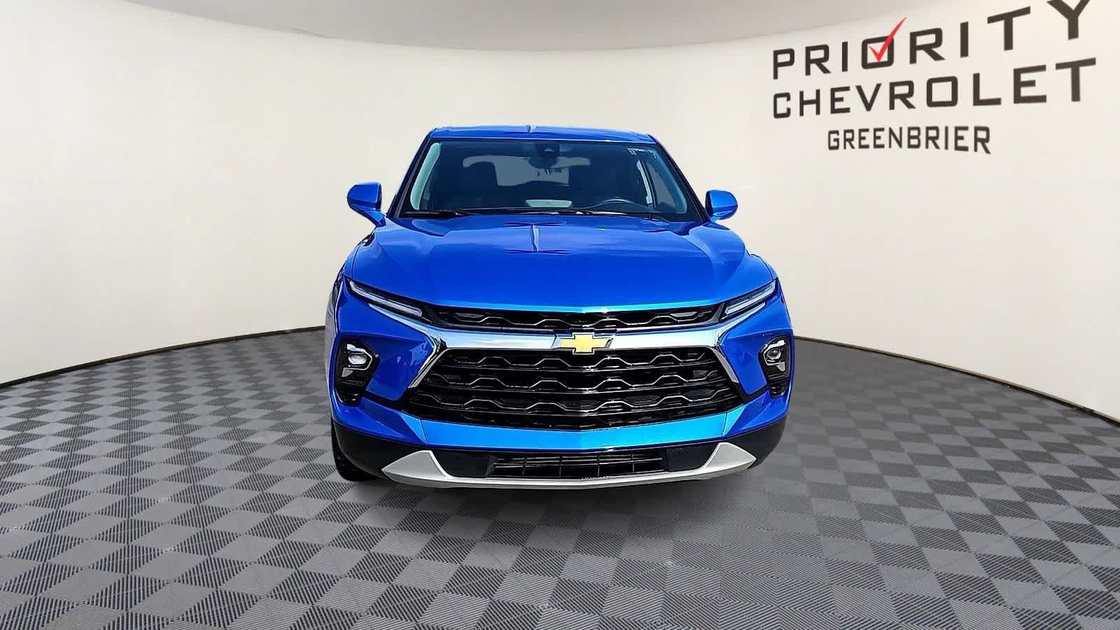 Used 2025 Chevrolet Blazer LT w/ Convenience Package FWD image 3