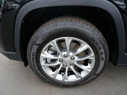 Used 2021 Jeep Cherokee Latitude Plus w/ Sun & Sound Group AWD/4WD image 34