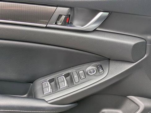 Used 2018 Honda Accord Sport image 12