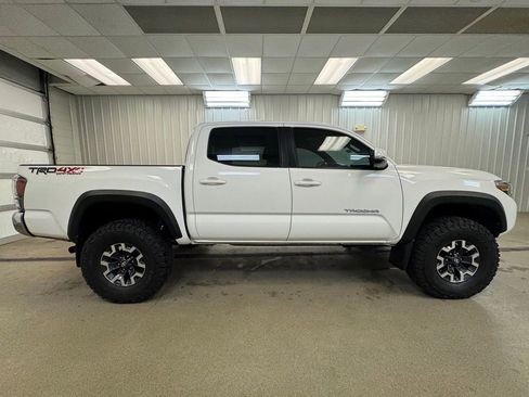 Used 2022 Toyota Tacoma TRD Off-Road image 5