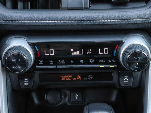 Used 2022 Toyota RAV4 XLE w/ Convenience Package FWD image 20