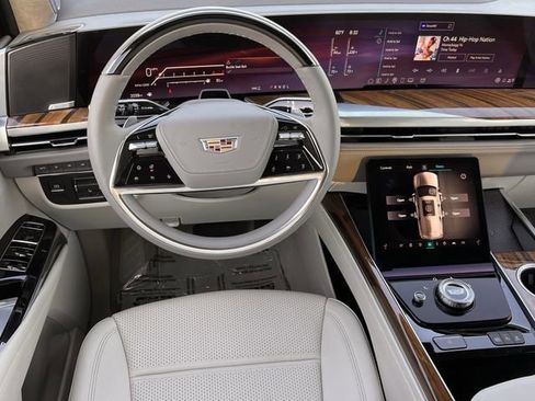 Certified 2025 Cadillac Escalade ESV Sport Platinum w/ LPO, ONYX Package image 10