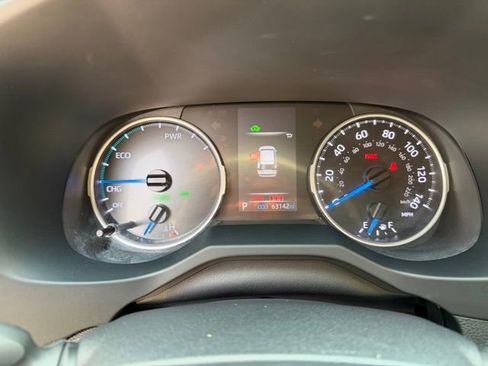 Used 2022 Toyota RAV4 SE w/ Convenience Package image 19