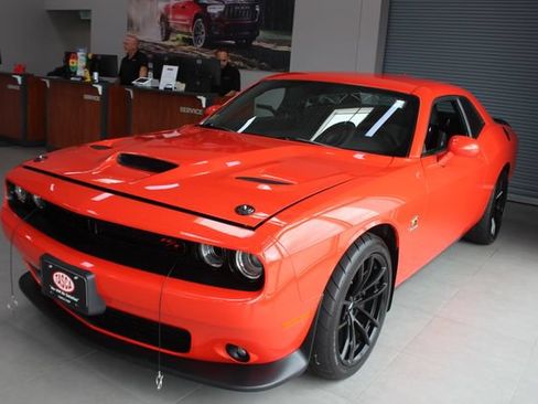 Used 2022 Dodge Challenger R/T Scat Pack w/ Driver Convenience Group RWD image 2