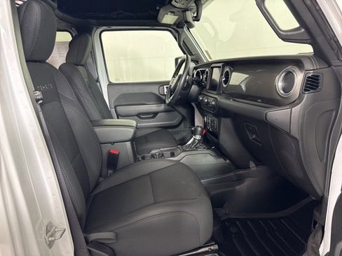 Used 2022 Jeep Wrangler Unlimited Sahara w/ Cold Weather Group image 4