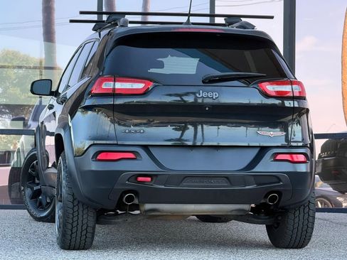 Used 2015 Jeep Cherokee Trailhawk w/ Leather Interior Group AWD/4WD image 8